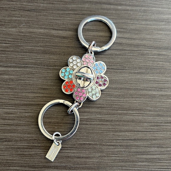 Coach Legacy Daisy Crystal Turnlock Valet Keychain 2007 - Picture 3 of 11